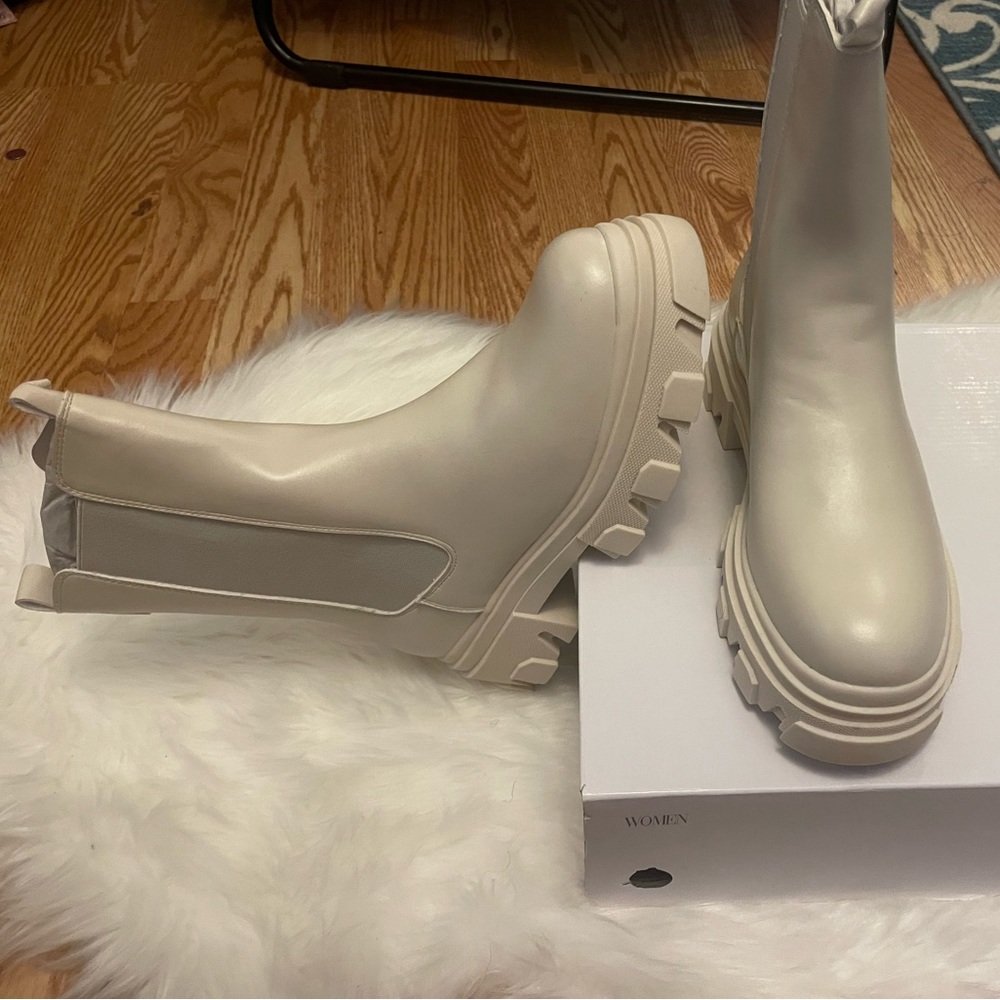 Chunky Chelsea boots
